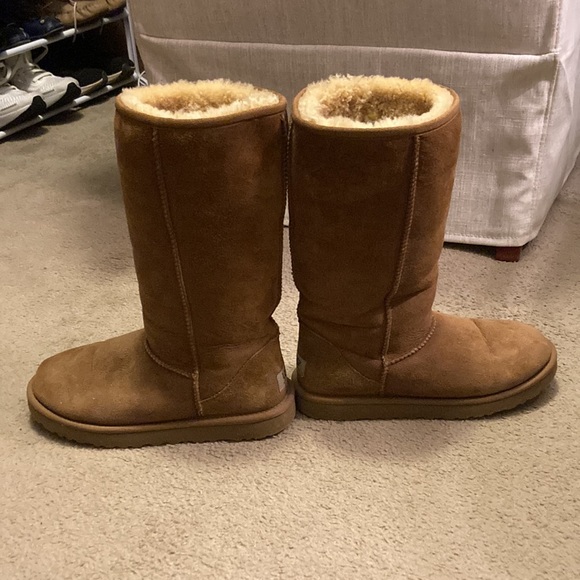 Classic Short Ugg Boot in Chestnut. - Picture 7 of 7
